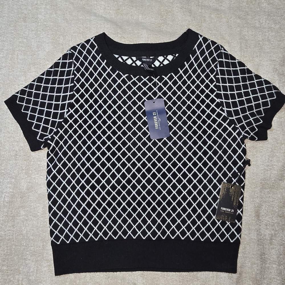 Forever 21 Black and White Knit Sweater